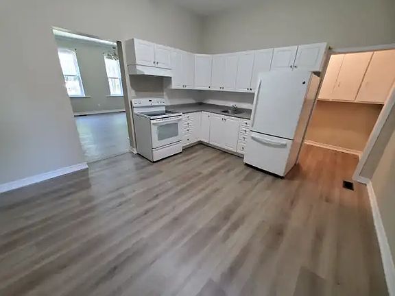 4th image of 47 Melbourne St E #1A