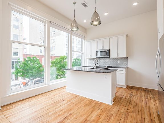 3rd image of 117 1/2 S Gay St #201