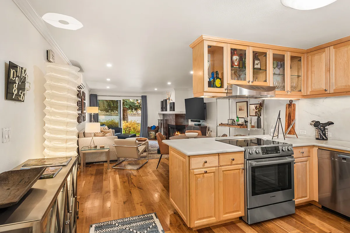 Building Photo - 205 E Durant Ave #1B