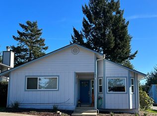 1302 Seacrest Ln, Brookings, OR