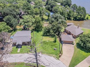 110 Ricky Dr, Palestine, TX 75803
