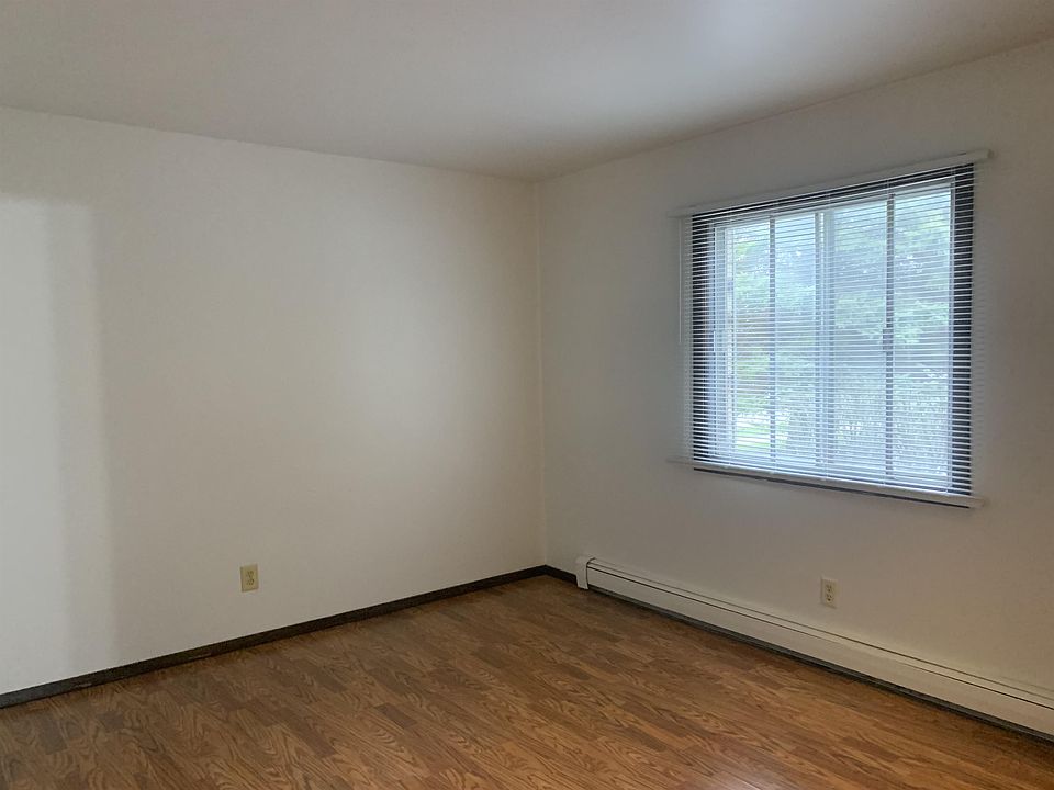 1st image of 613 Meadow Ln #1