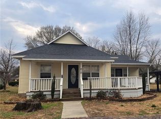 618 E 21st St, Pittsburg, KS 66762