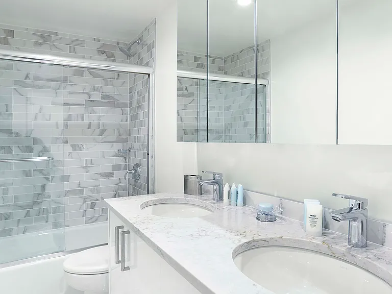 150 W 51st St #1223 — Photo 11