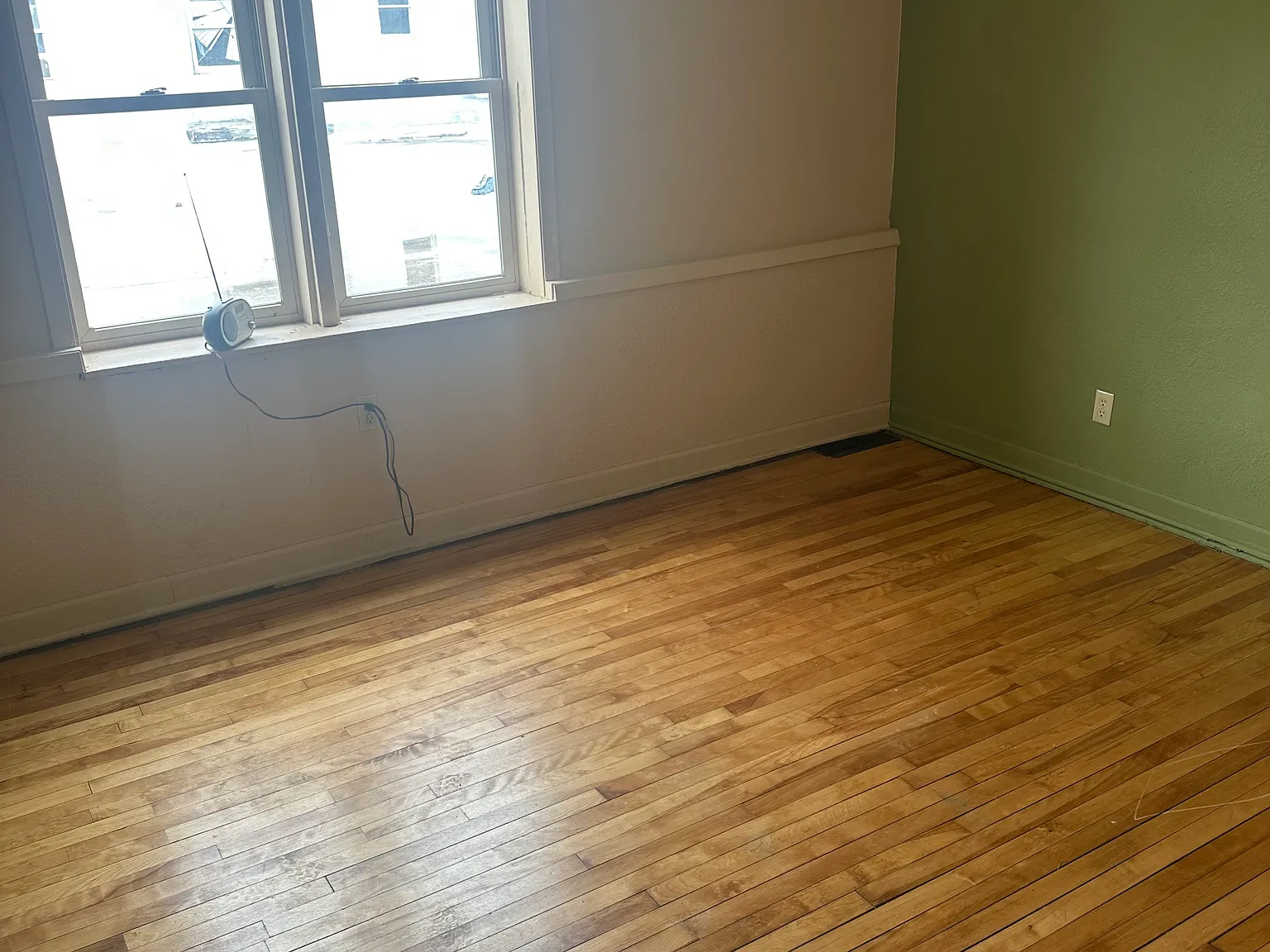 3 bed, 1400 sqft, $1,500 — Photo 1