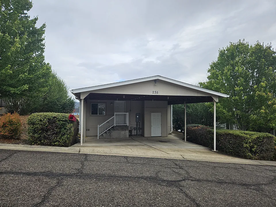 235 Green Vista Ln