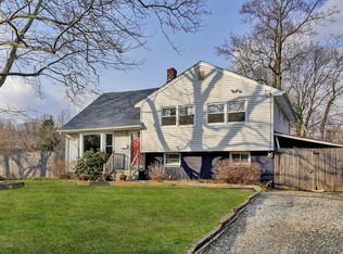 11 Woodside Dr, Middletown, NJ 07748