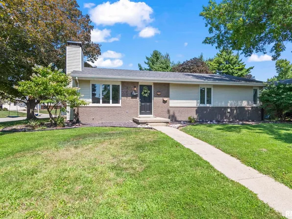 2217 Winnebago Dr, Springfield, IL 62702