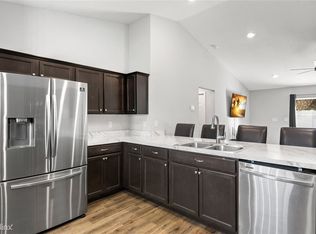 215R Serena Ridge Dr, Seffner, FL 33584