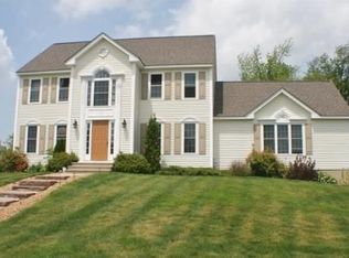 33 Vista Cir, Rutland, MA 01543