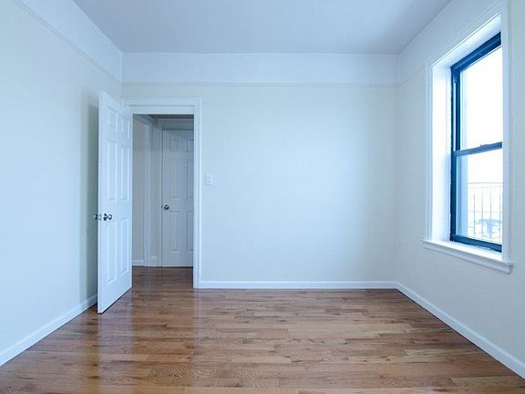 4th image of 4328 39th Pl APT 43
