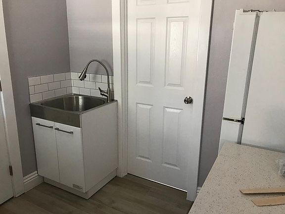 5th image of 1405 Hanchett Ave