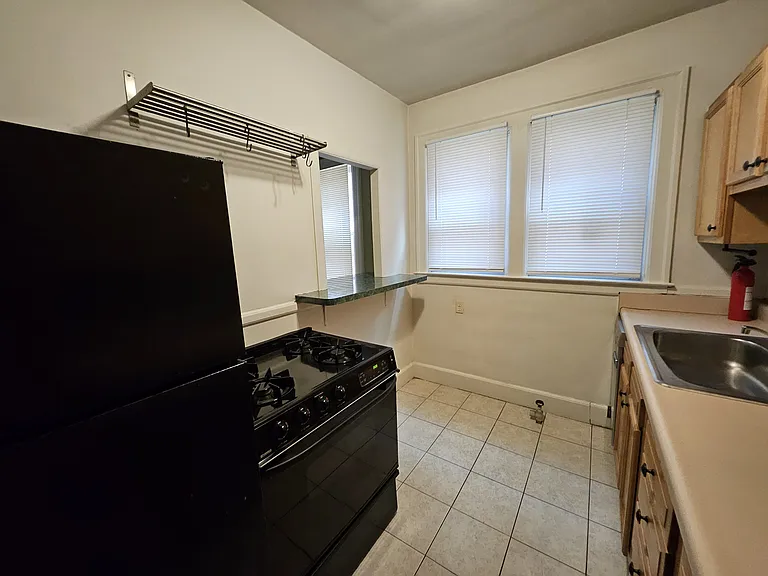 891 Beaconsfield Ave #1 — Photo 4