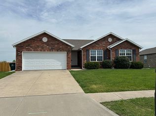 913 Tracy Ln, Mount Vernon, MO 65712