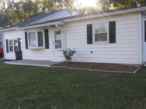 111 Palm Dr, Fairview Heights, IL 62208