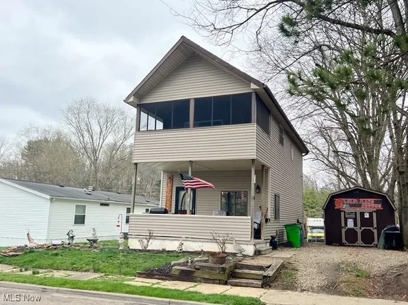 105 McCook Ave, Dennison, OH 44621