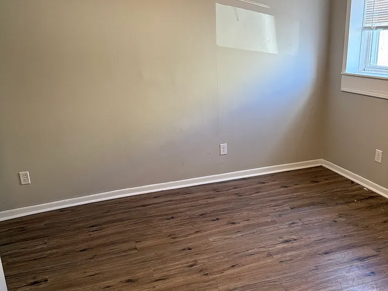 308 E Walnut St #5 — Photo 8