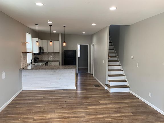 2nd image of 429 Oakwood Ave