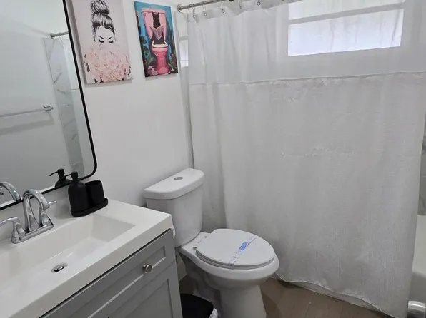 704 NE 8th St, Hallandale, FL