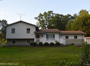 9404 Finch Dr, Linden, MI
