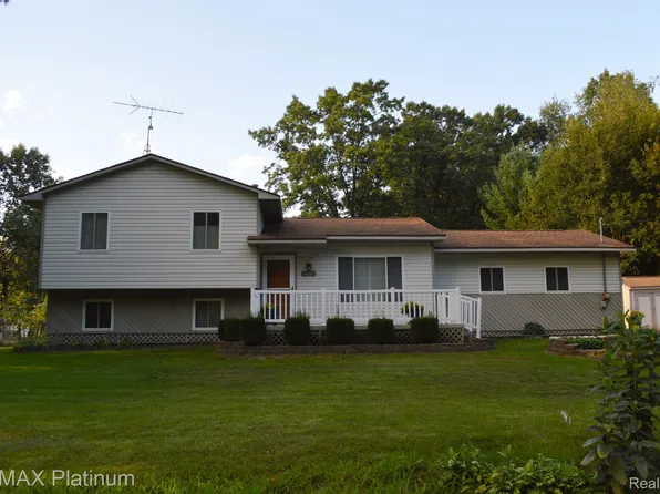 9404 Finch Dr, Linden, MI 48451