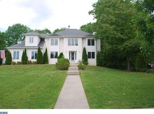 28 Old Stevens Ln, Voorhees, NJ 08043