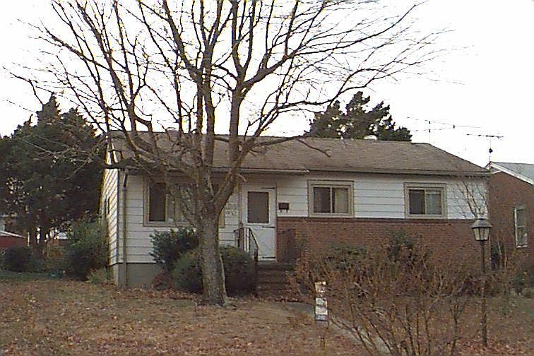 1st image of 932 Clarke St