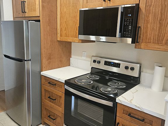 4th image of 11511 Fury Ln Unit 32