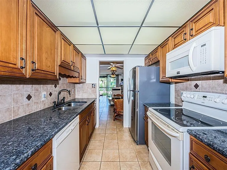 1324 Pasadena Ave S #205 — Photo 3