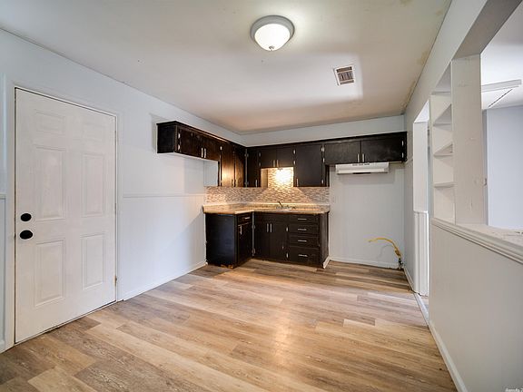 4th image of 6506 Pecan Ln