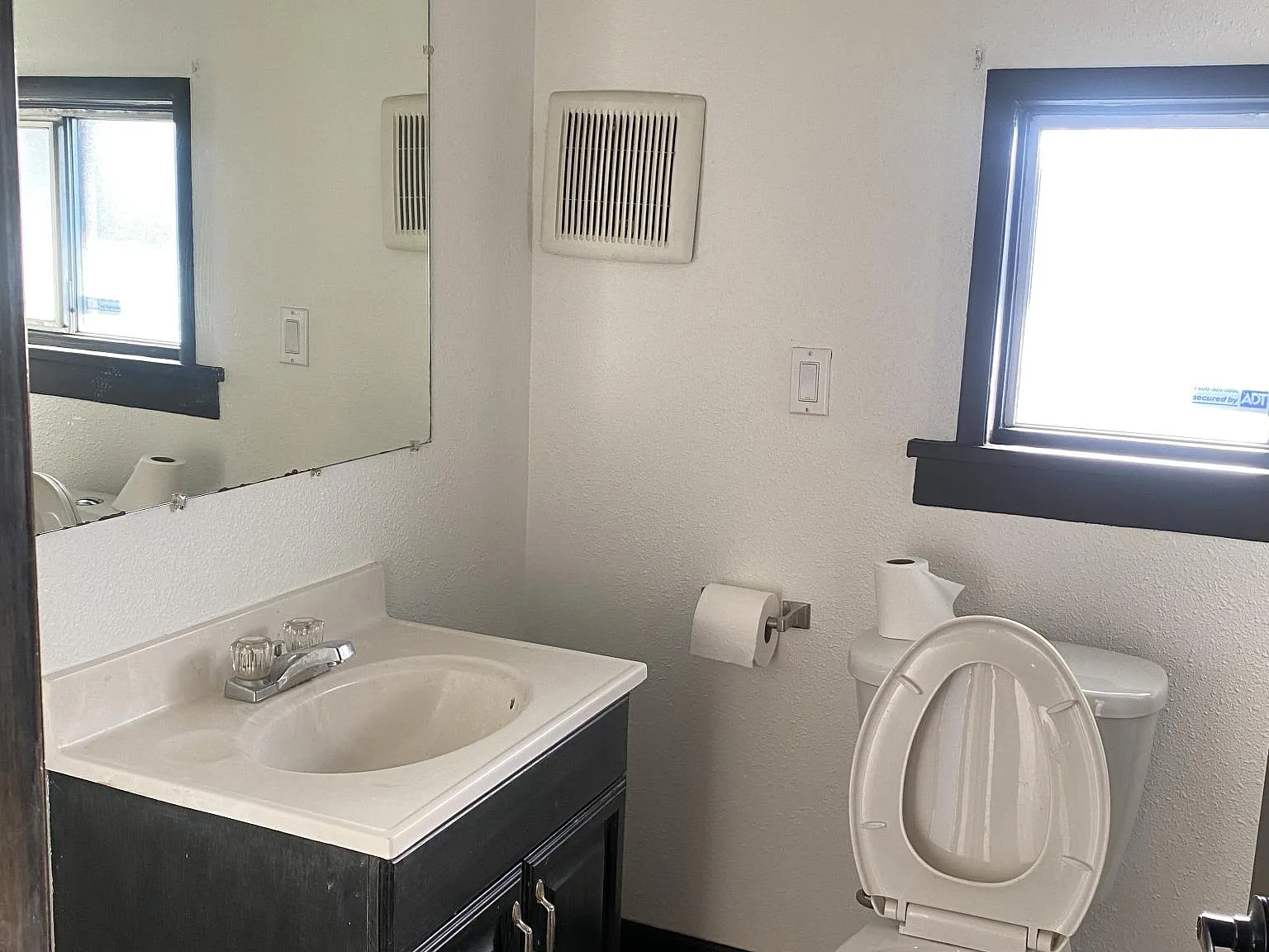 2 bed, 1200 sqft, $2,050 — Photo 1