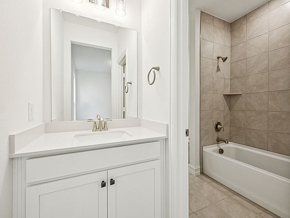 5th image of 1837 Naseby Rd