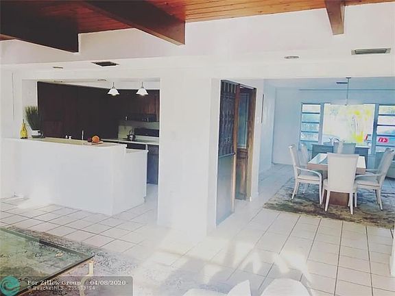 5th image of 230 Lake Ct