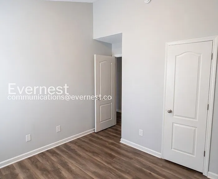 8631 Thomas Ln — Photo 14
