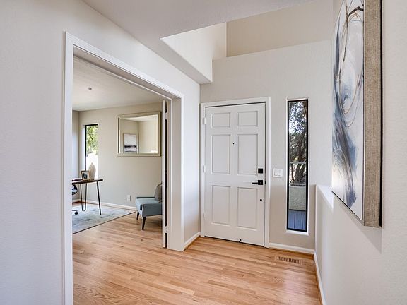 5th image of 14 Clover Ln