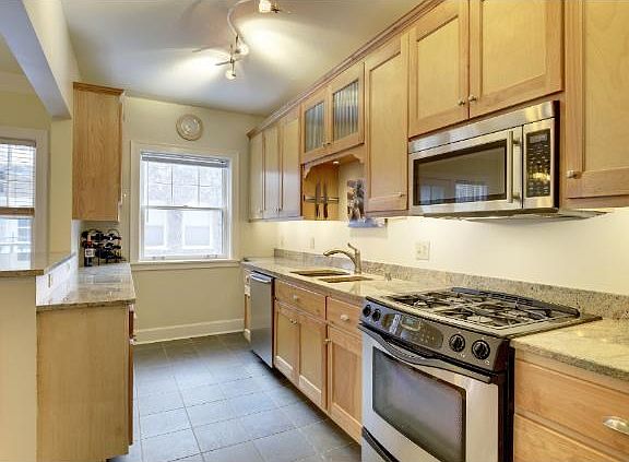 ALL STAINLESS APPLIANCES, GAS STOVE AND GRANITE.