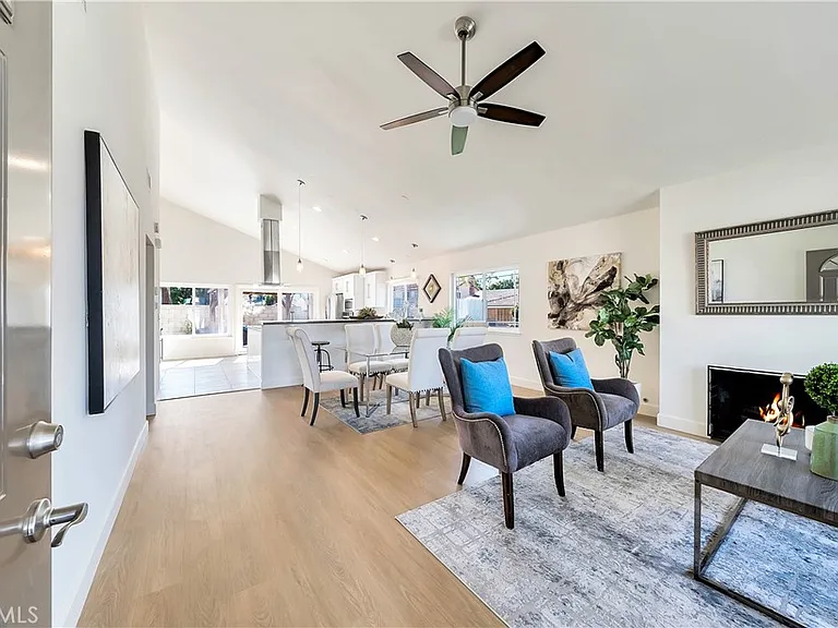 3482 Almond St — Photo 3