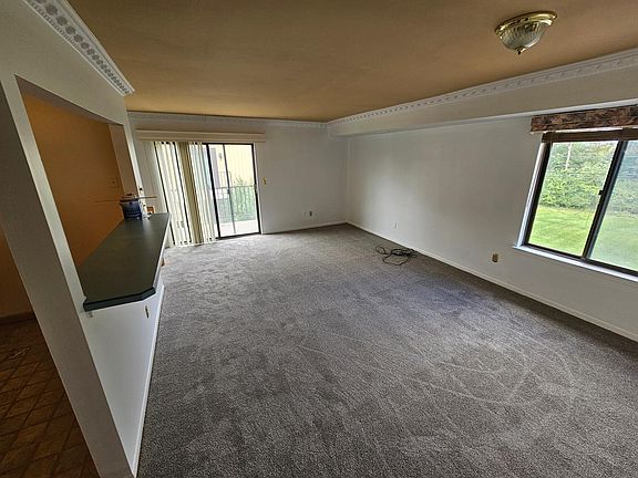 4th image of 41688 Bedford Dr