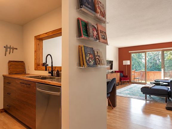 3rd image of 622 Farnham Rd #30