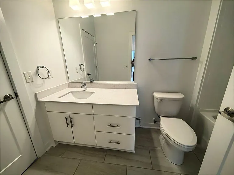 525 Parkway Dr #401 — Photo 21