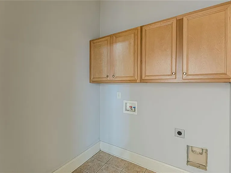 1645 Woodward Way — Photo 30