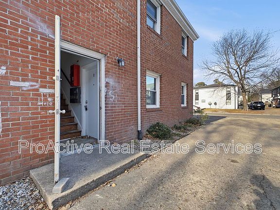3rd image of 507 Ashlawn Dr APT 5