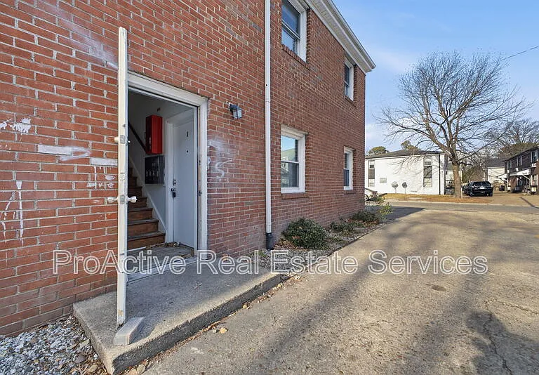 507 Ashlawn Dr #5 — Photo 3
