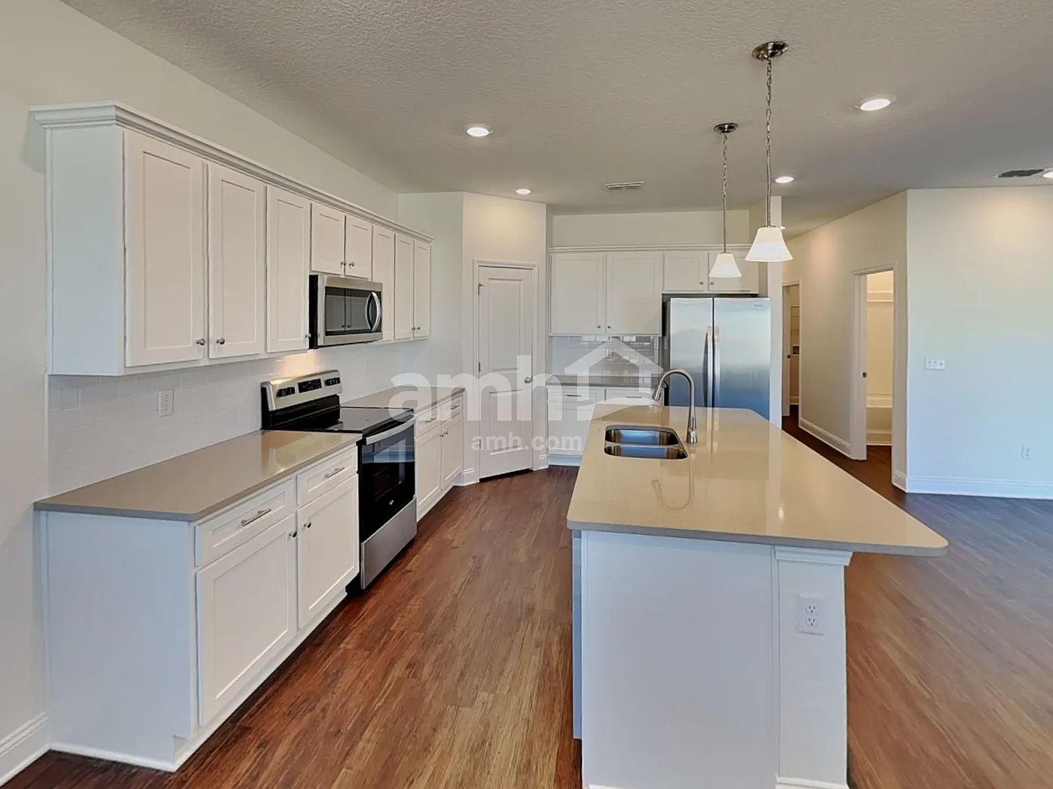 5 bed, 3.0 bath, 2377 sqft, $2,810 — Photo 4