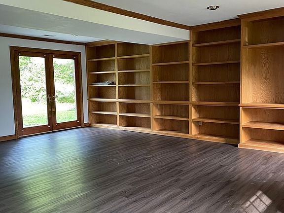 library/office/rec room