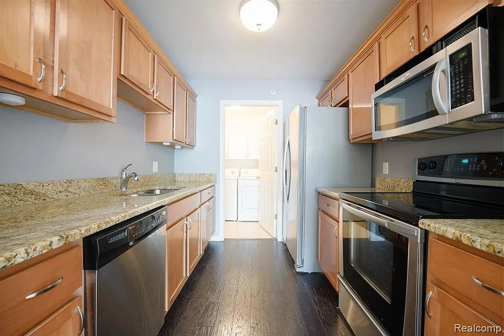2 bed, 1149 sqft, $1,950 — Photo 3