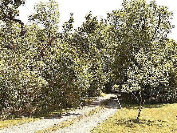3rd image of 1061 N 1750th Rd