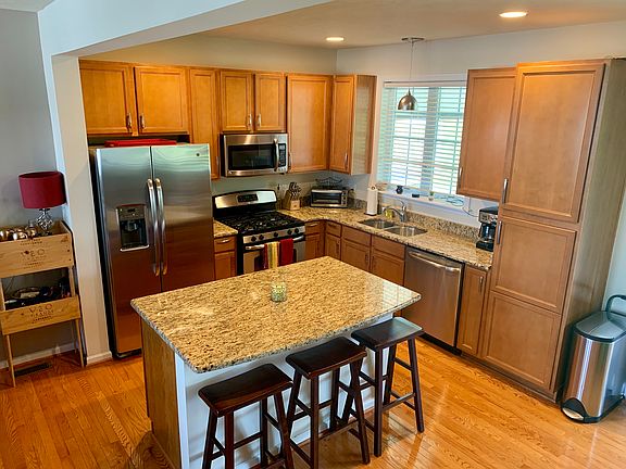 4th image of 428 Saint Andrews Dr