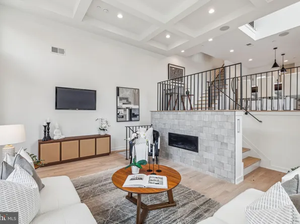 966 Wendle Ct, Philadelphia, PA 19123