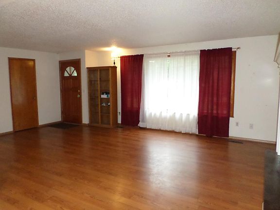 4th image of 8211 Lakeridge Dr SE